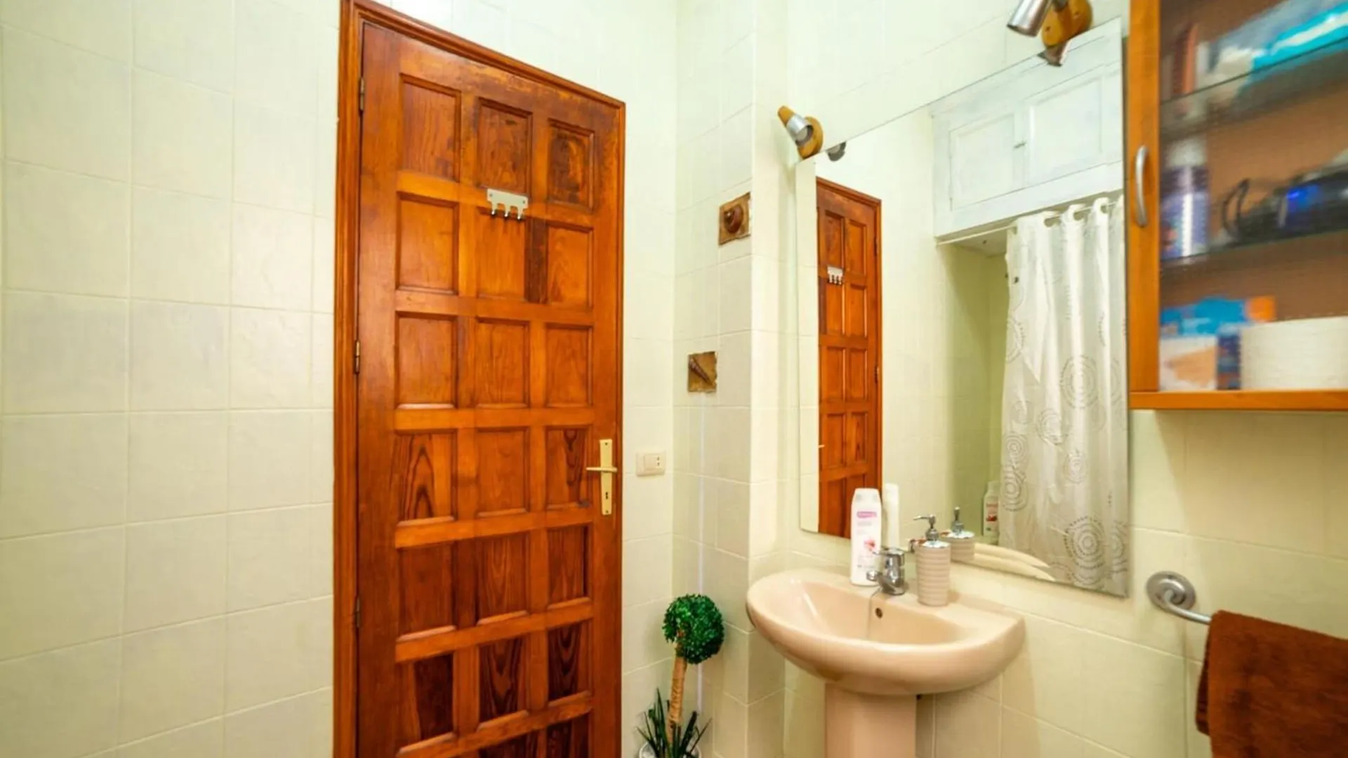 Vintage Style Holiday Home Near The Beach 로스실로스 0*,