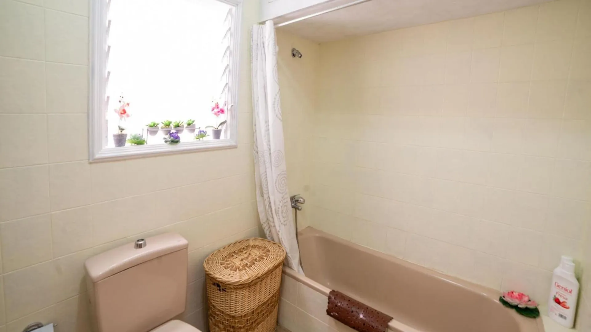 Vintage Style Holiday Home Near The Beach 로스실로스