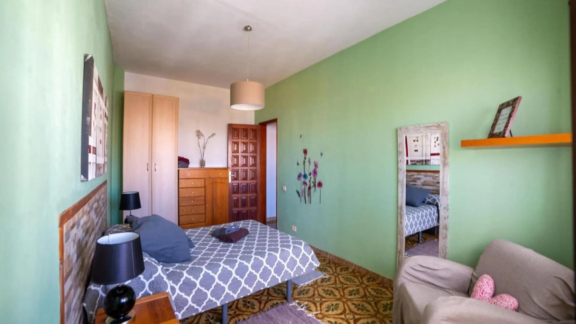 Vintage Style Holiday Home Near The Beach 로스실로스