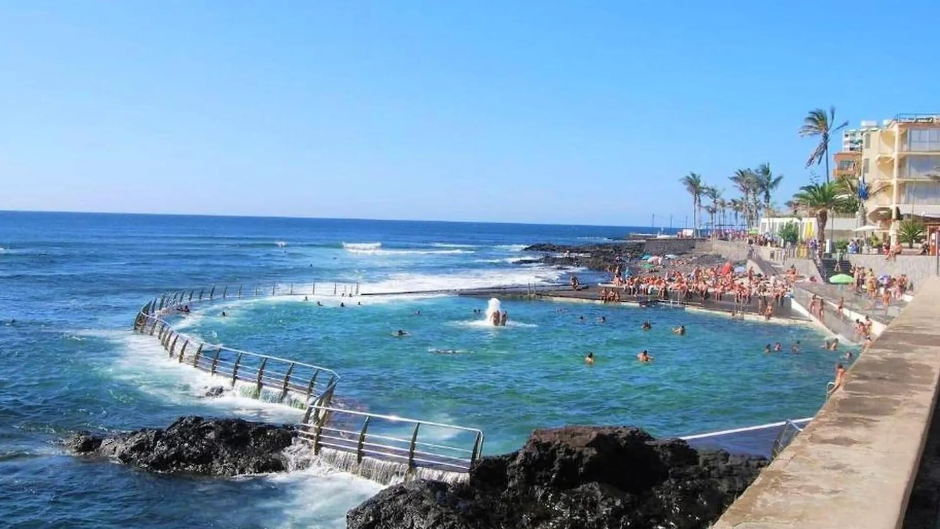 Vintage Style Holiday Home Near The Beach 로스실로스